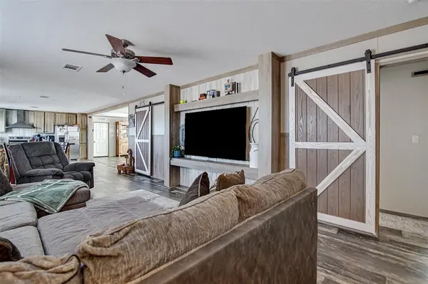 334 Lake Whitney Drive, Whitney, TX 76692