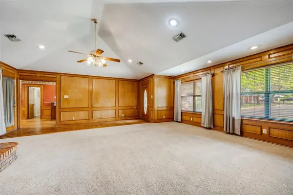 204 Sloan Street, Whitesboro, TX 76273