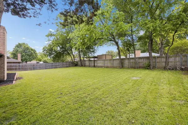 232 NE Shady Oaks Drive, Burleson, TX 76028