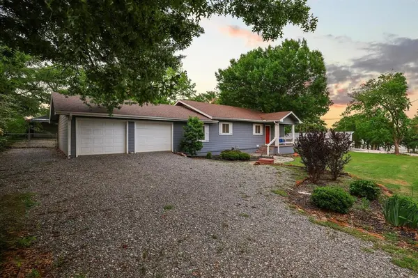 109 Arkansas Street, Pottsboro, TX 75076