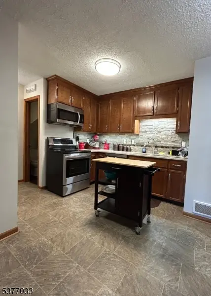 45 Burlington Ct, Hamburg Boro, NJ 07419