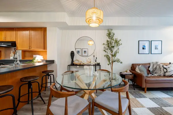 18 Beverley ST #311, Toronto C01, ON M5T 3L2