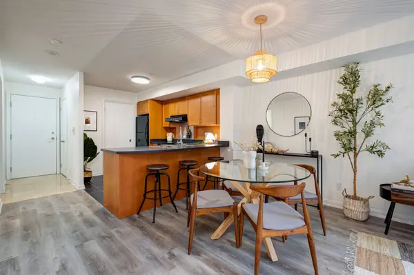 18 Beverley ST #311, Toronto C01, ON M5T 3L2