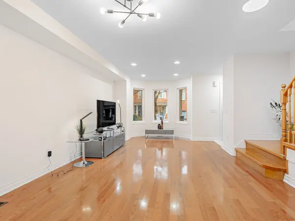 29 Minho BLVD, Toronto C02, ON M6G 4B6