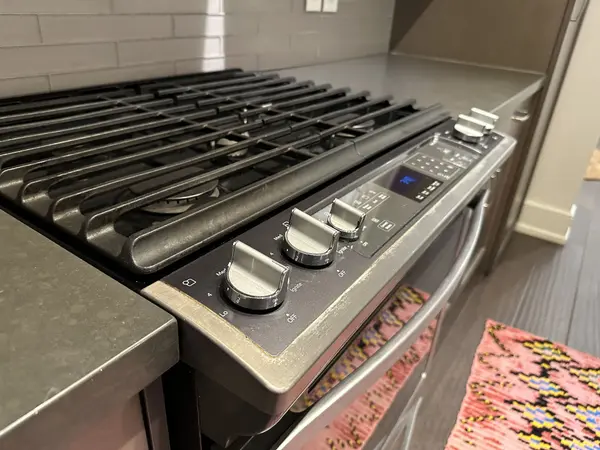 28 Madison AVE #02, Toronto C02, ON M5R 2S1