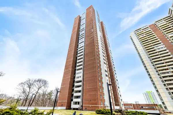 3 Massey SQ #2407, Toronto E03, ON M4C 5L5