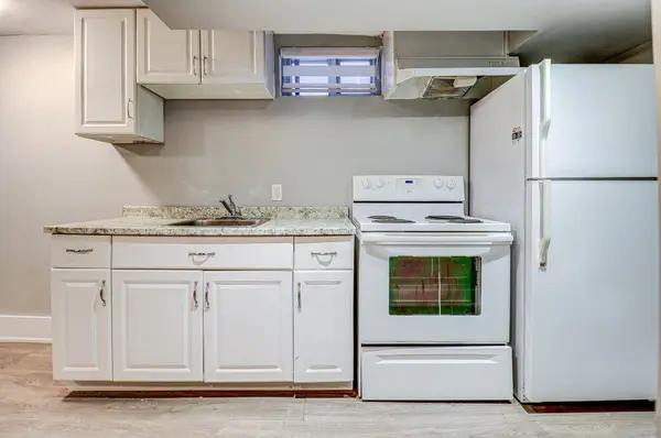 962 Willowdale AVE #Lower Level, Oshawa, ON L1H 1W4