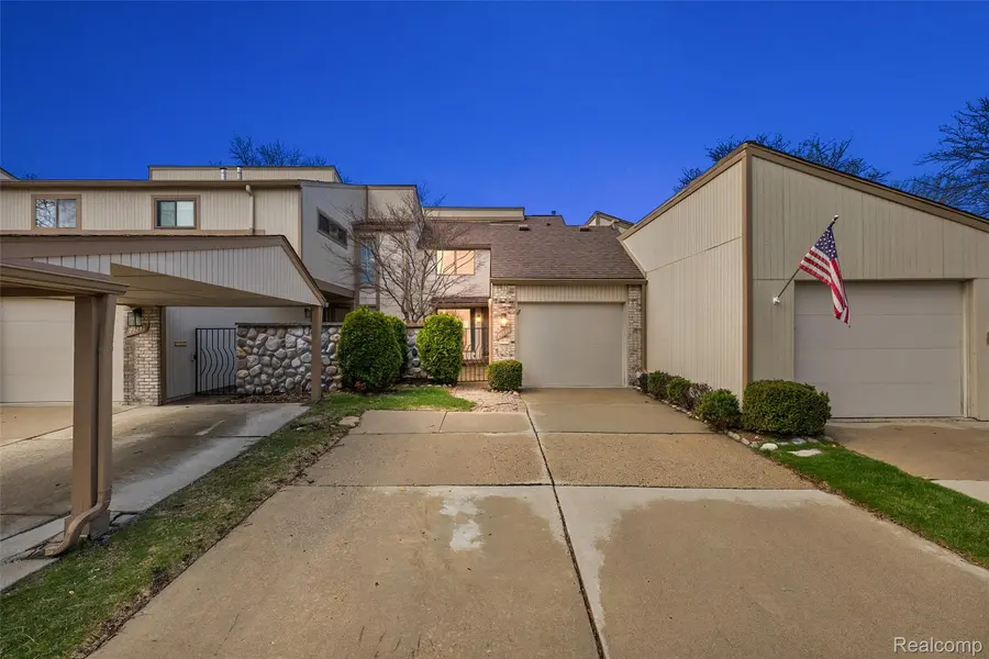 23243 Farmington RD, Farmington, MI 48336