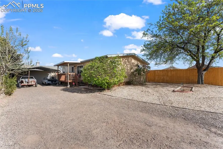 956 S Countryside LN, Pueblo West, CO 81007