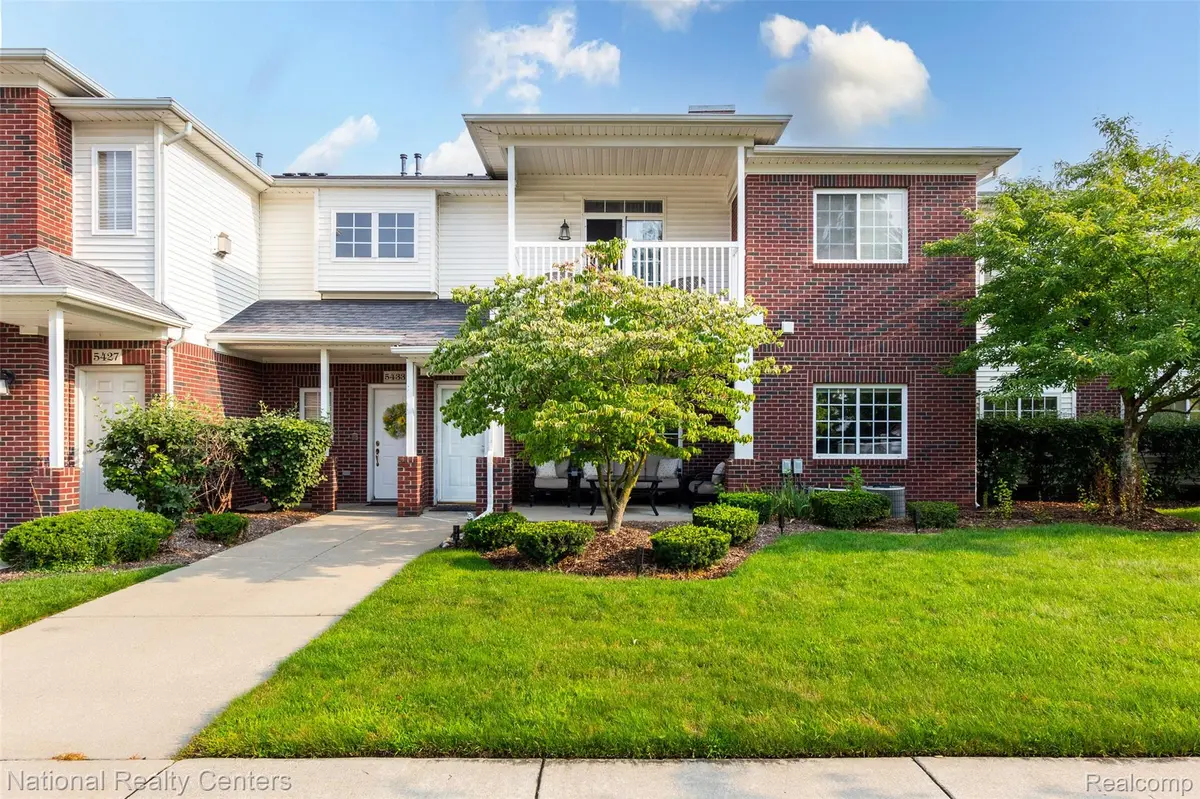 5439 TWIN OAKS DR, Sterling Heights, MI 48314