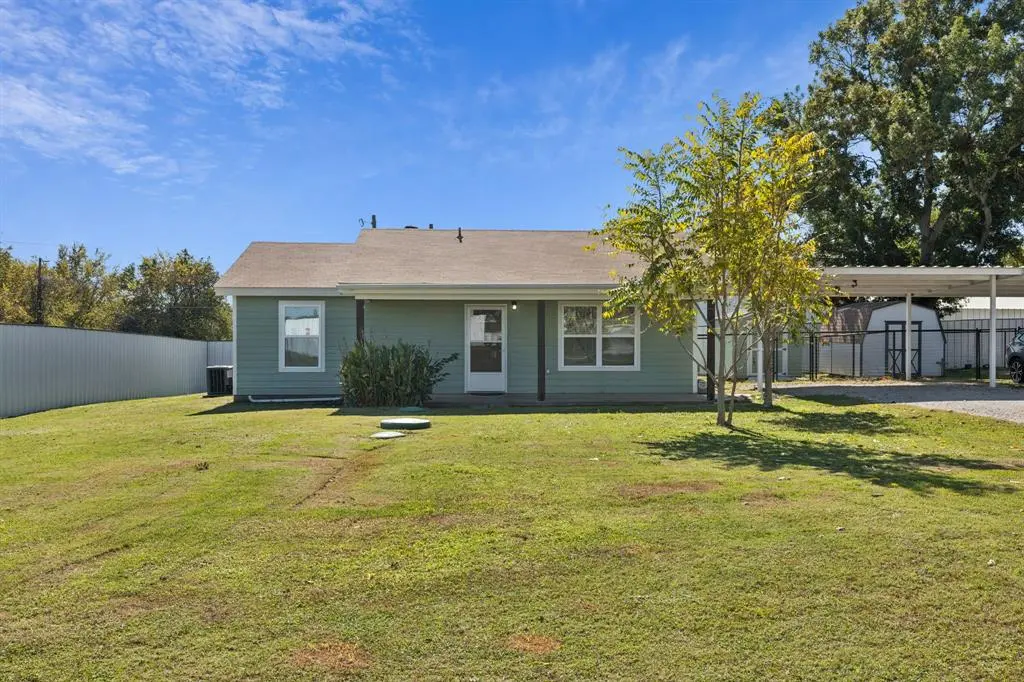 1070 E Reno Road, Reno, TX 76020