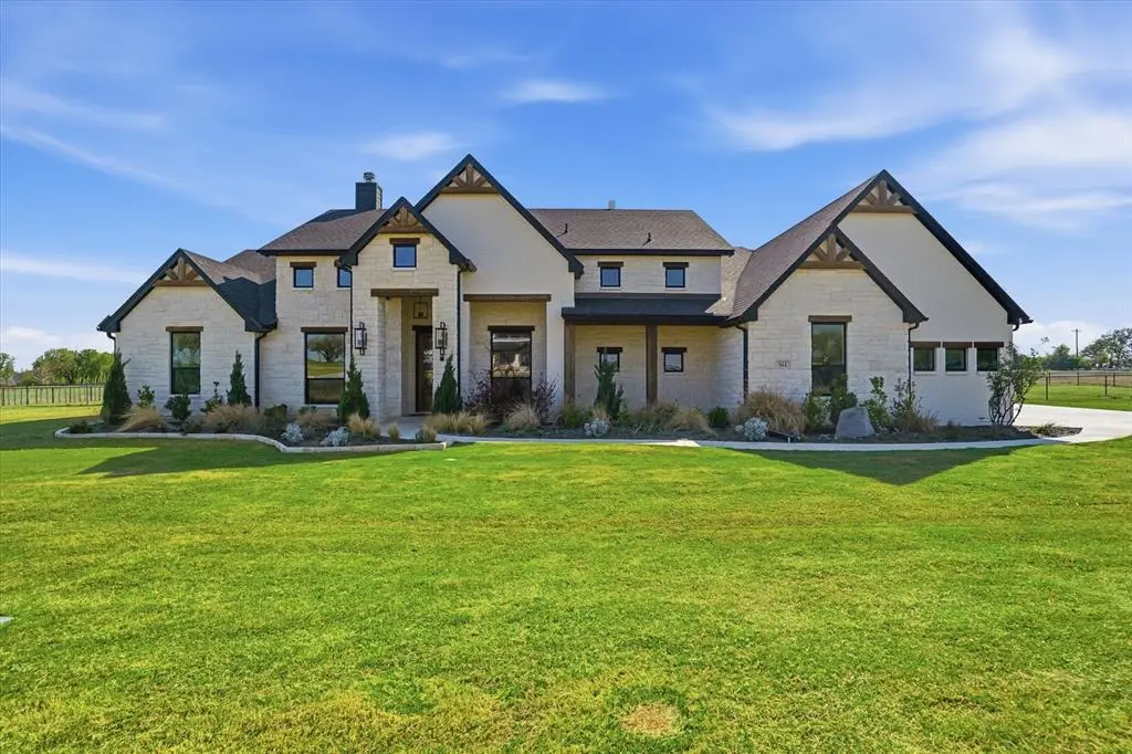 561 Royal Santana, Weatherford, TX 76087