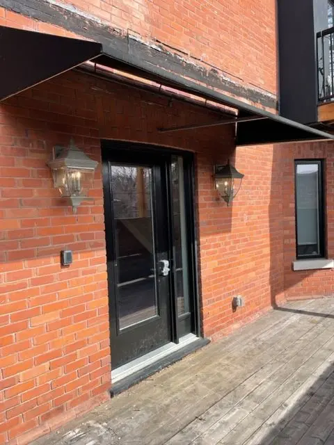 2174 Queen ST E, Toronto E02, ON M4E 1E4