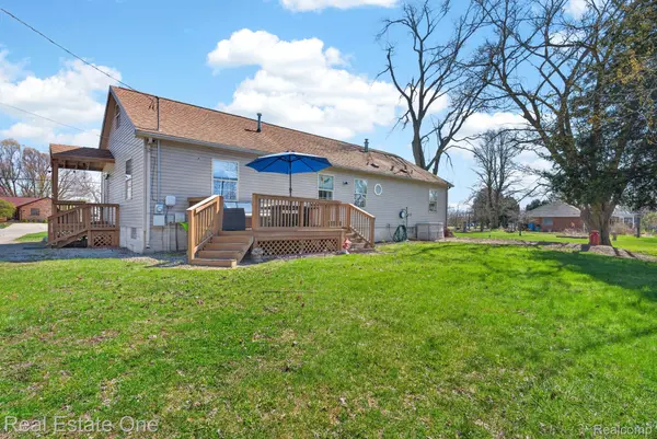 343 Bates LN, Frenchtown Township, MI 48162