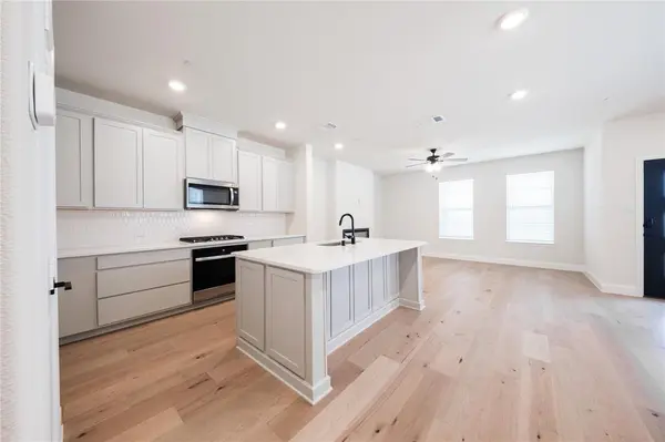 2124 Naples Drive, Rowlett, TX 75088