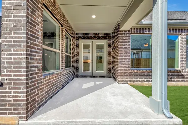 2075 Emerald Grove Drive, Arlington, TX 76005