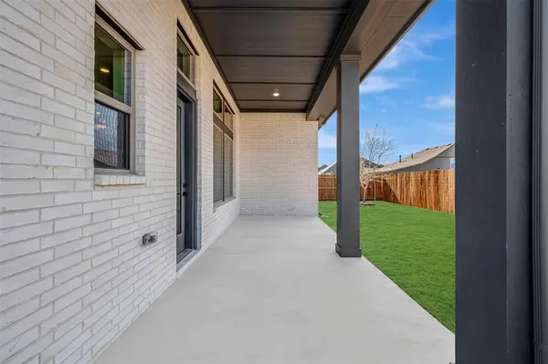 7836 Pondview Lane, Fort Worth, TX 76123