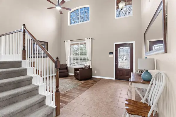 221 Villanova Drive, Van Alstyne, TX 75495