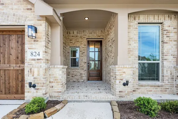 824 Alamo Court, Desoto, TX 75115