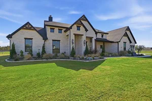 561 Royal Santana, Weatherford, TX 76087