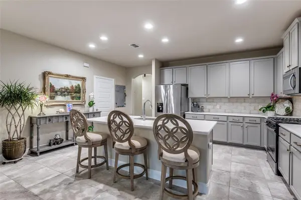 2800 Lakeside Drive, Aubrey, TX 76227