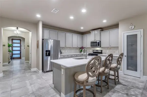 2800 Lakeside Drive, Aubrey, TX 76227