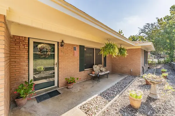 300 Shoreline Drive, Azle, TX 76020