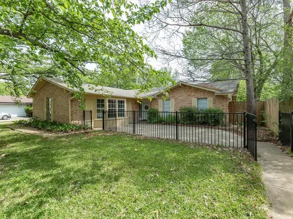 2732 Foxcroft Circle, Denton, TX 76209