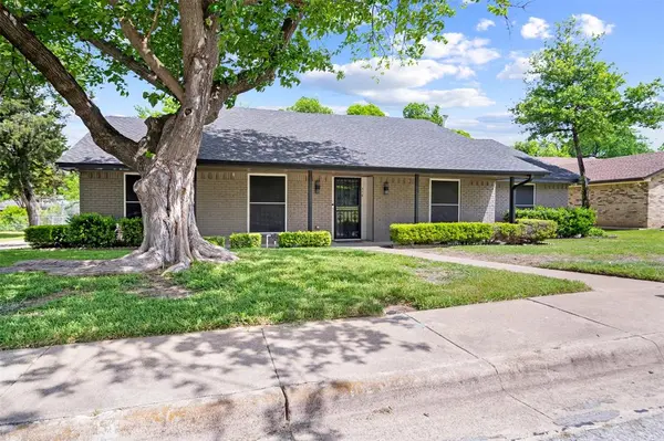 316 Brookwood Drive, Desoto, TX 75115