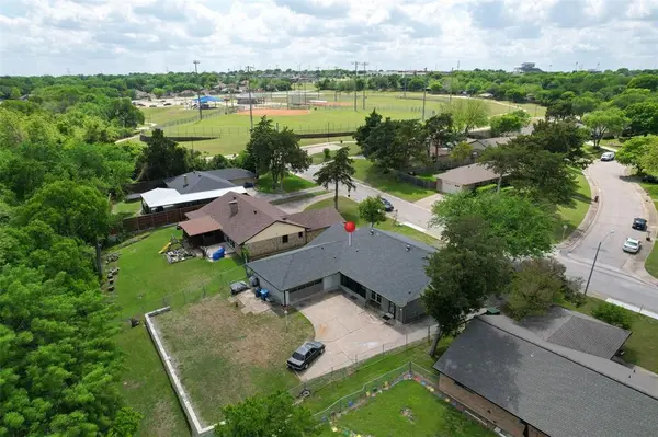 316 Brookwood Drive, Desoto, TX 75115