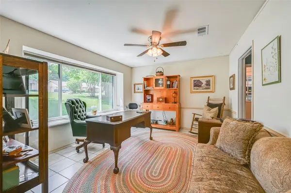 912 N Dove Road, Grapevine, TX 76051