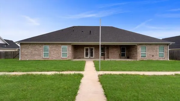 1005 Stone Bridge Street, Mount Pleasant, TX 75455