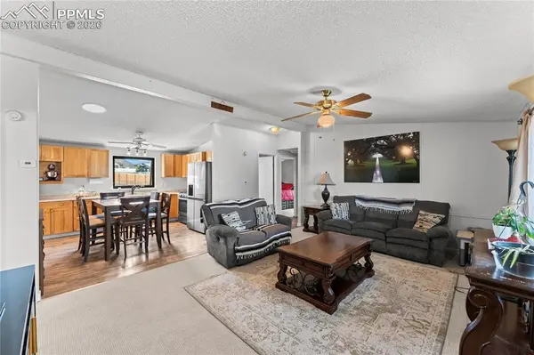 956 S Countryside LN, Pueblo West, CO 81007