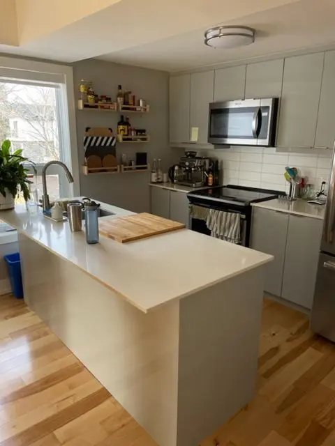 2174 Queen ST E, Toronto E02, ON M4E 1E4