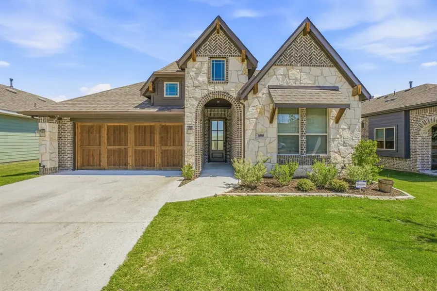 800 Jaguar Ridge, Godley, TX 76044