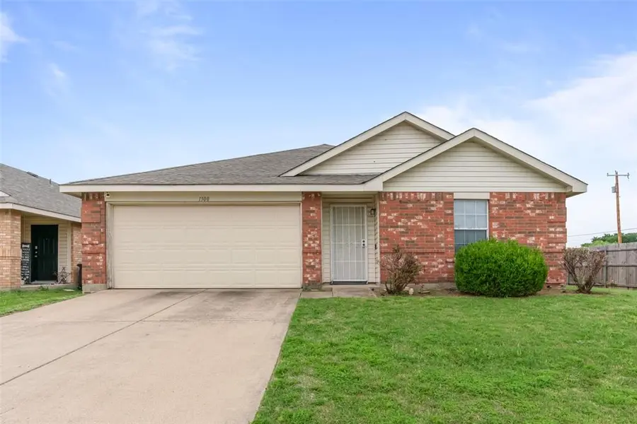 1300 Castle Ridge Road, Fort Worth, TX 76140