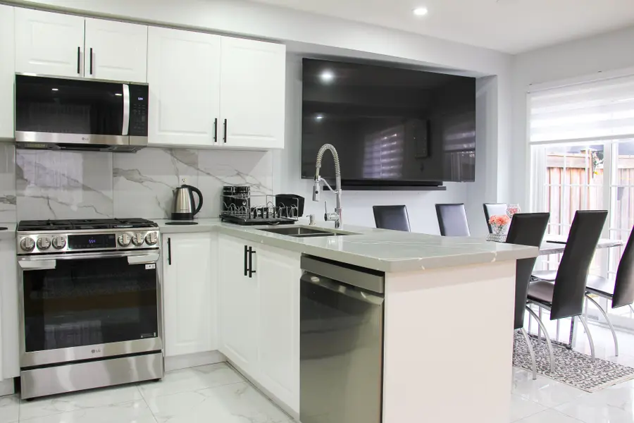 60 Bushmill CIR, Brampton, ON L7A 0K8