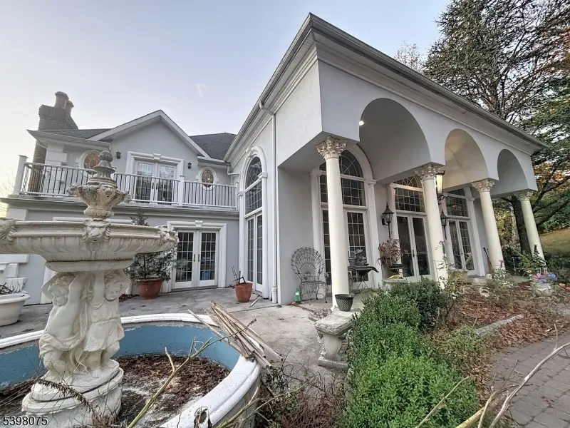 19 Powder Hill Rd, Saddle River Boro, NJ 07458