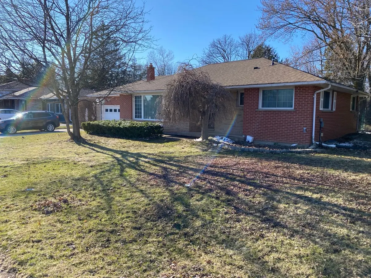 556 Big Bay Point RD, Barrie, ON L4N 3Z5