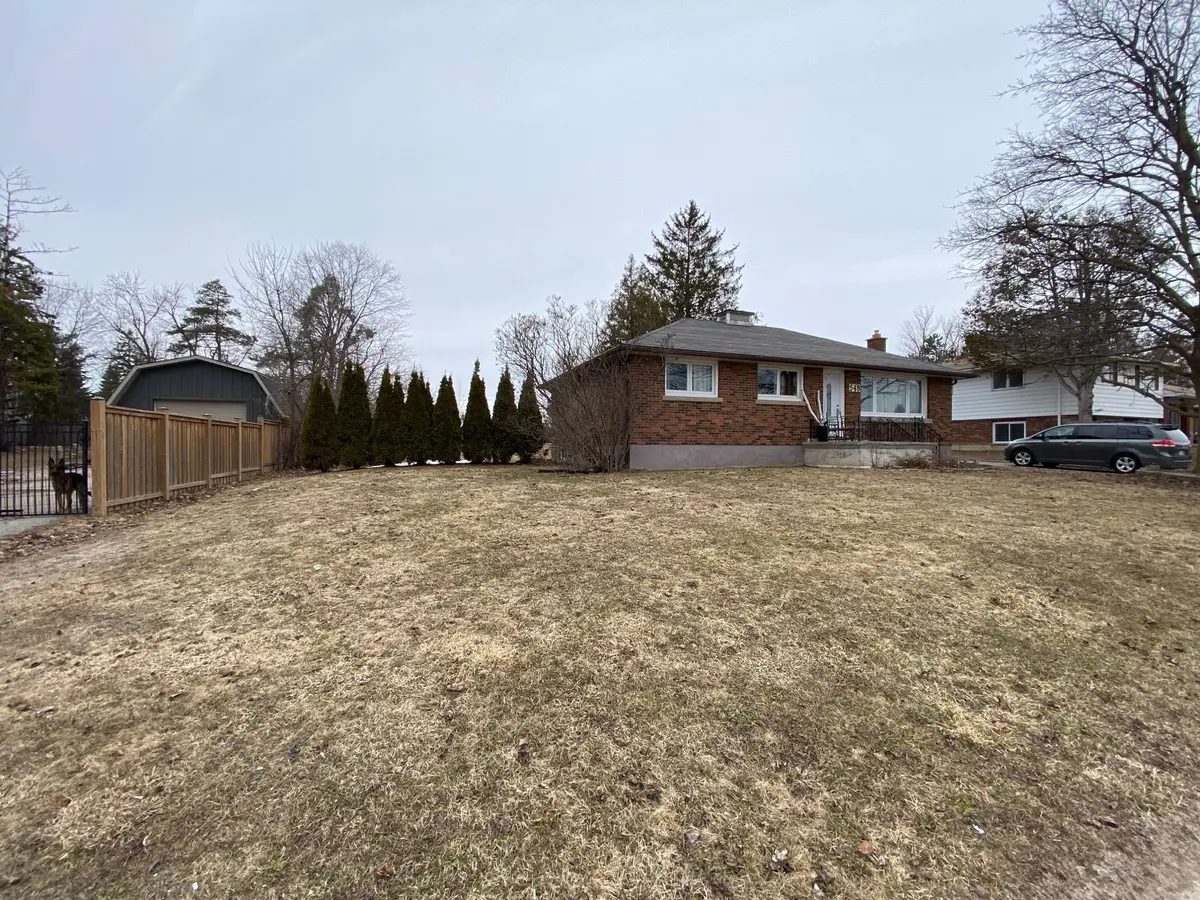548 Big Bay Point RD, Barrie, ON L4N 3Z5