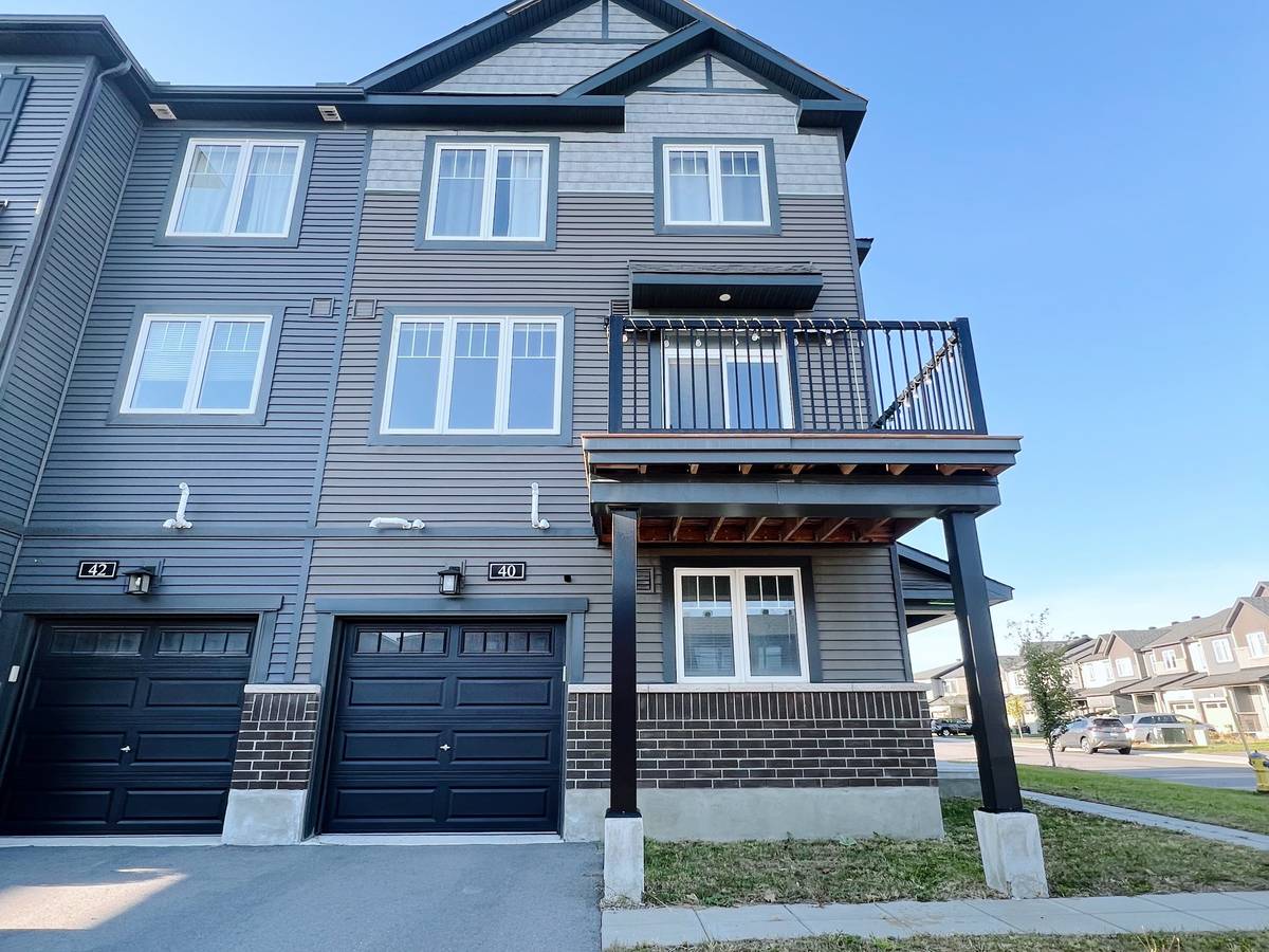 40 TEELIN CIR, Barrhaven, ON K2J 6V1