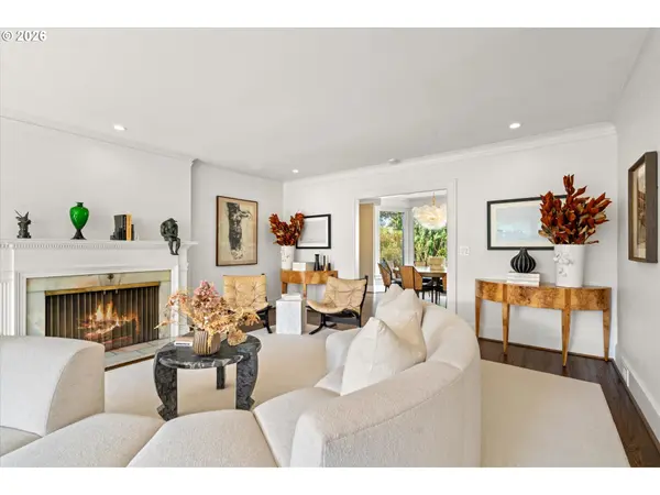 4192 SW GREENLEAF DR, Portland, OR 97221