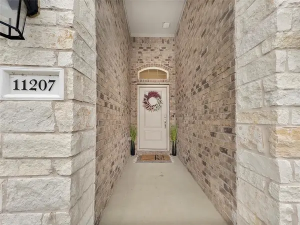 11207 Hawks Landing Drive, Aubrey, TX 76227