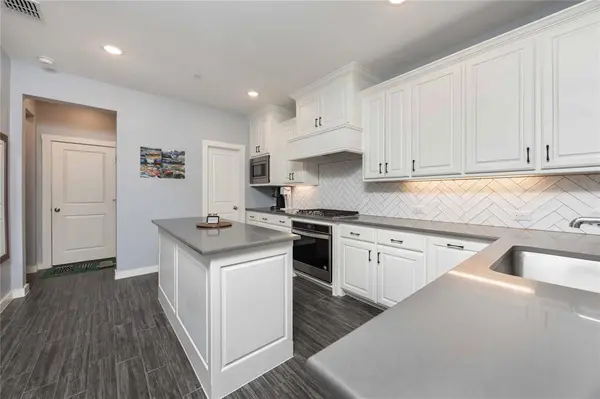 631 Cobblestone Lane, Irving, TX 75039