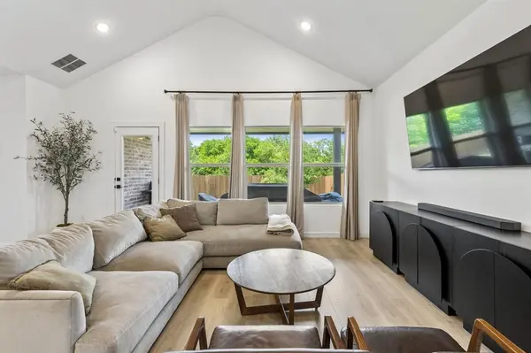 1242 Champlain Way, Dallas, TX 75253