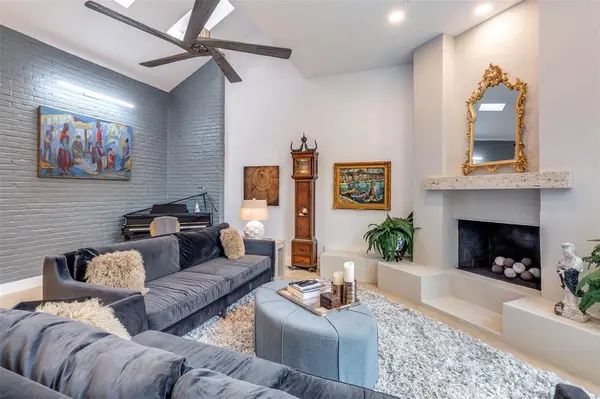 947 Easton Place, Dallas, TX 75218