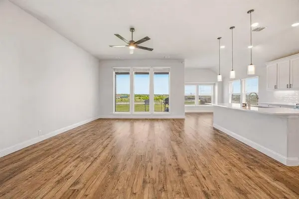 800 Jaguar Ridge, Godley, TX 76044