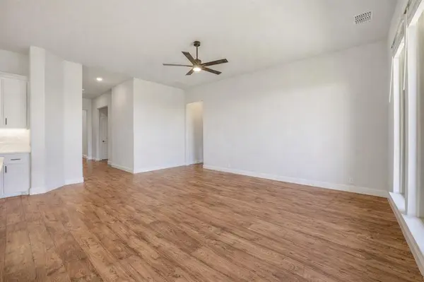 800 Jaguar Ridge, Godley, TX 76044