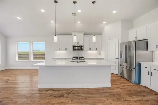 800 Jaguar Ridge, Godley, TX 76044