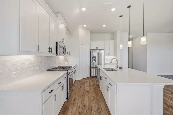 800 Jaguar Ridge, Godley, TX 76044